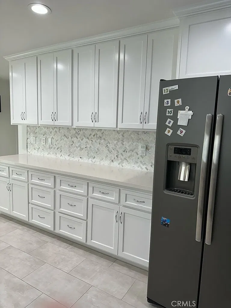4 bed, 2042 sqft, $4,800 — Photo 3