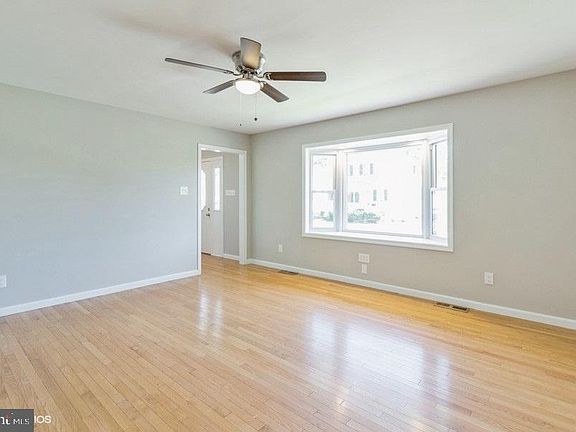 3rd image of 213 Buchanan Ave