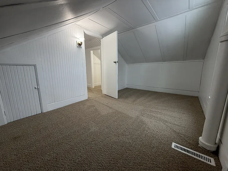 121 E Melvin Ave — Photo 22