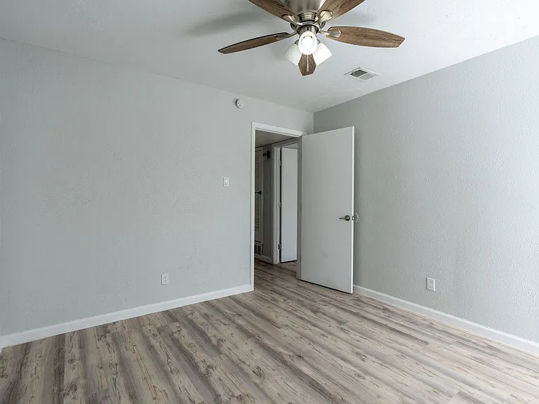 Sun Ridge Apartments — Photo 20