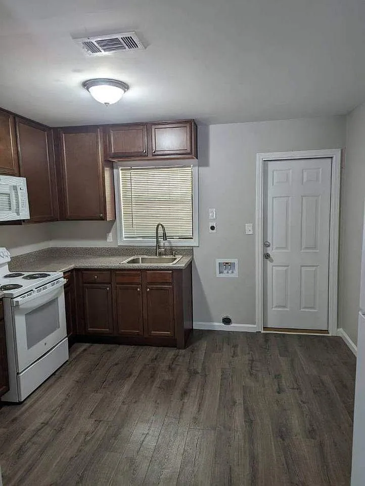 1 bed, 550 sqft, $1,300 — Photo 2