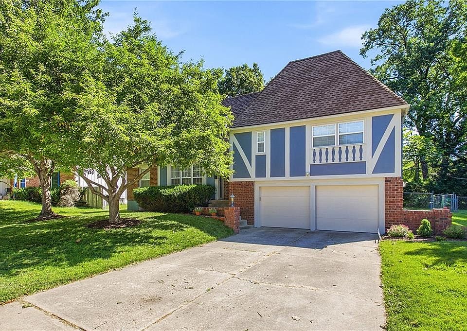 1st image of 1109 Queens Pl