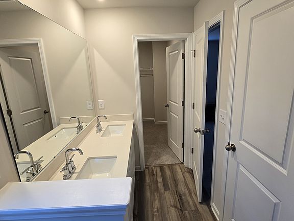 3rd image of 121 Tango Dr