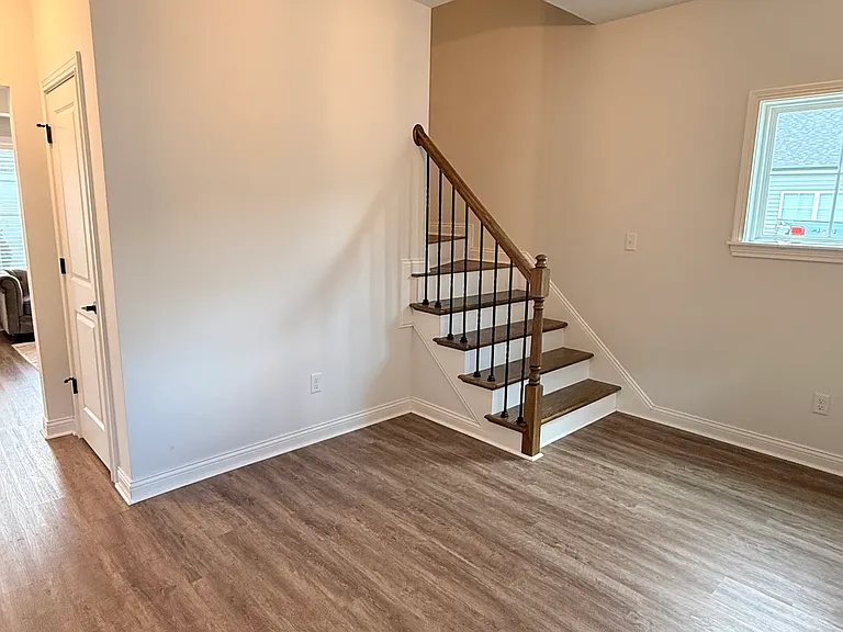 406 Railway Dr — Photo 2