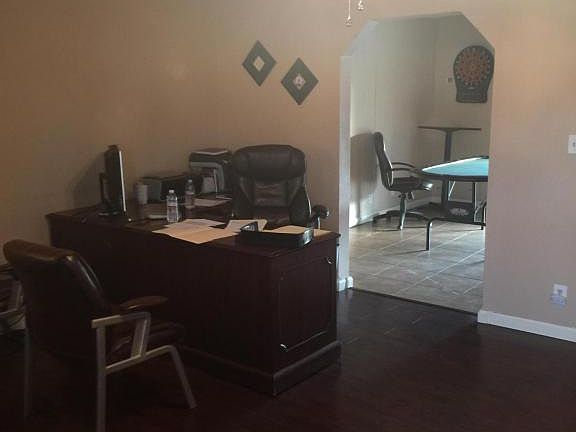 3rd image of 2539 W Larkspur Dr