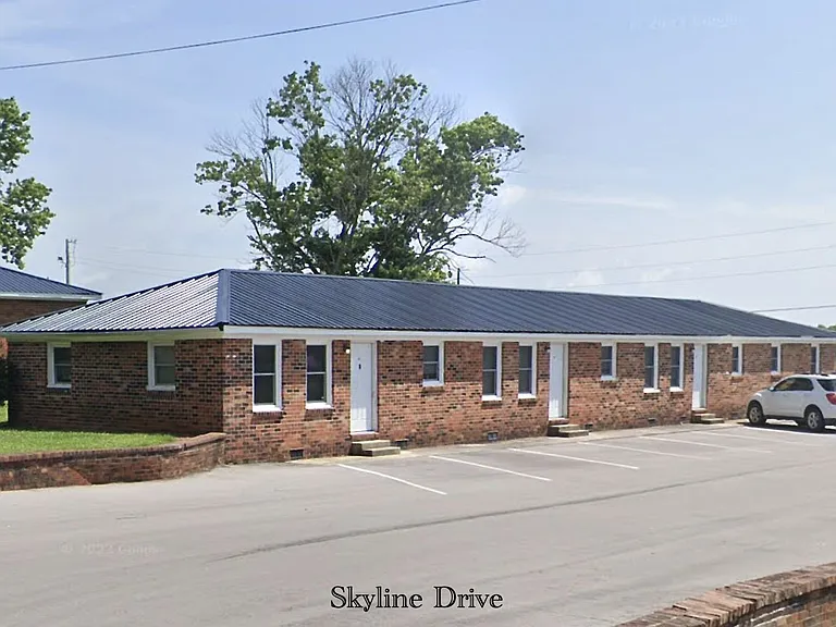 Skyline Apartments — Photo 6