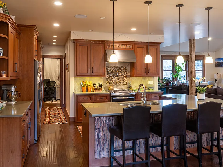 Kitchen to hallway