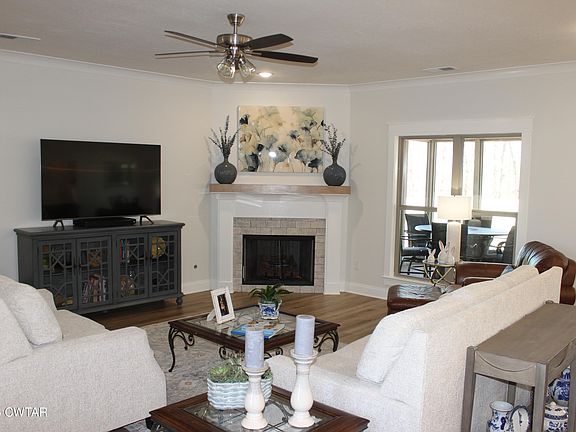 4th image of 72 Emerald Breeze Dr