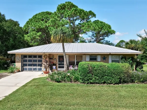 692 Barber St, Sebastian, FL 32958