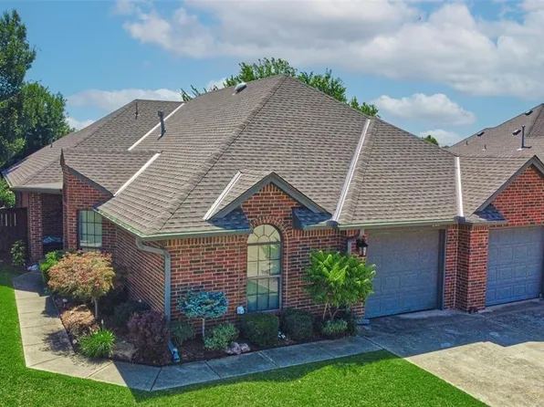 325 Cobblestone Cir, Edmond, OK 73034