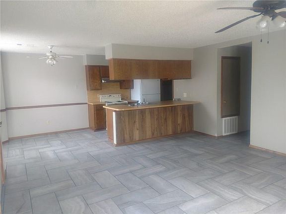 2nd image of 513 Fir Dr