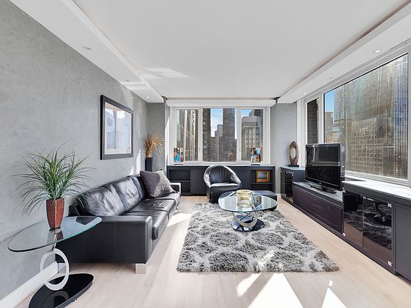 3rd image of 322 W 57th St #38S1