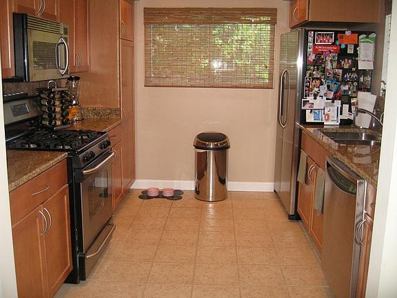 3rd image of 803 E 6th St