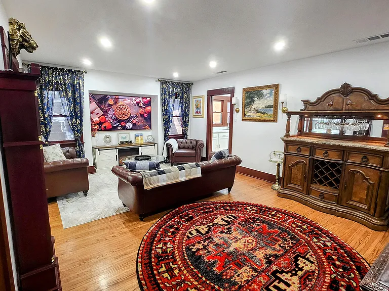 616 W Chapman Ave — Photo 1