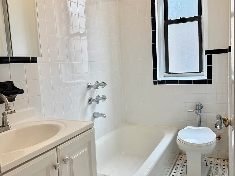 55 Payson Ave #6A — Photo 7