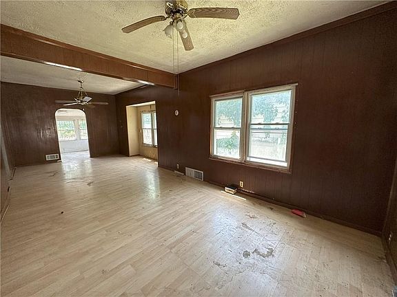 5th image of 443 Lawndale Ave