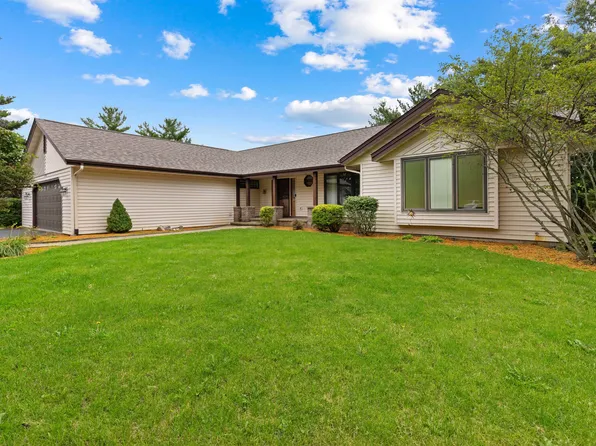 10570 Whispering Pines Way, Rockford, IL 61114