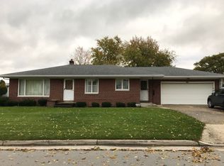 210 Johnston St, Wapakoneta, OH 45895