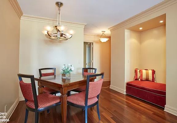 3rd image of 117 E 57th St APT 32H