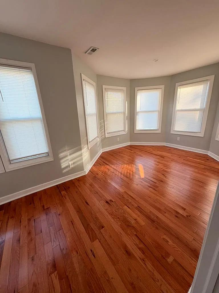 3 bed, 1000 sqft, $2,100 — Photo 4