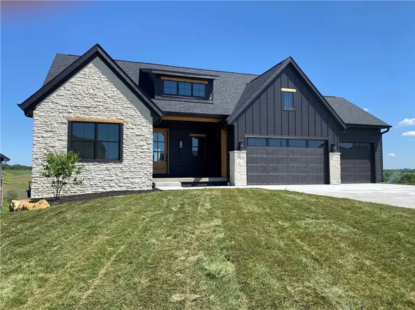 3001 Hillside Cir, Norwalk, IA 50211