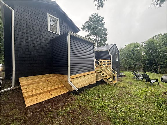 5th image of 383 Brooks Rd