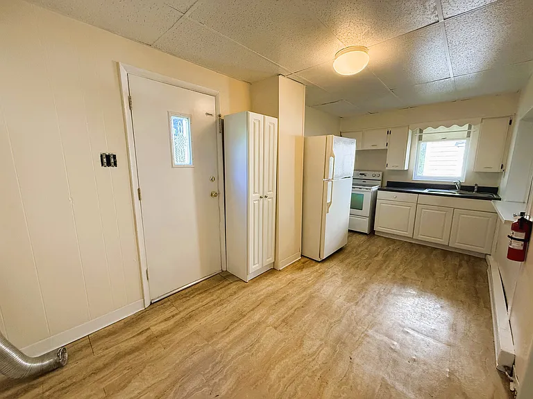324-326 Eicher Ave #324 — Photo 3