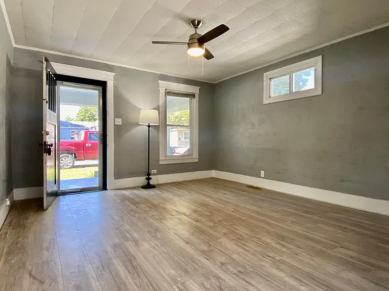 2059 May Ave — Photo 6