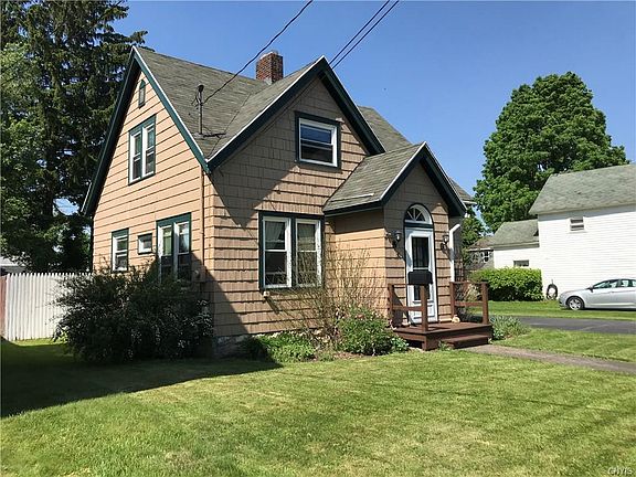 3rd image of 50 Evergreen St