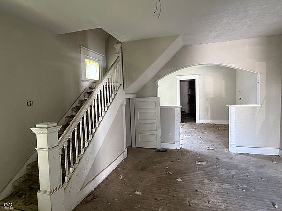 4th image of 640 N Gray St