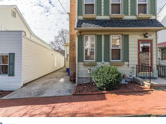 4th image of 322 Saint John St