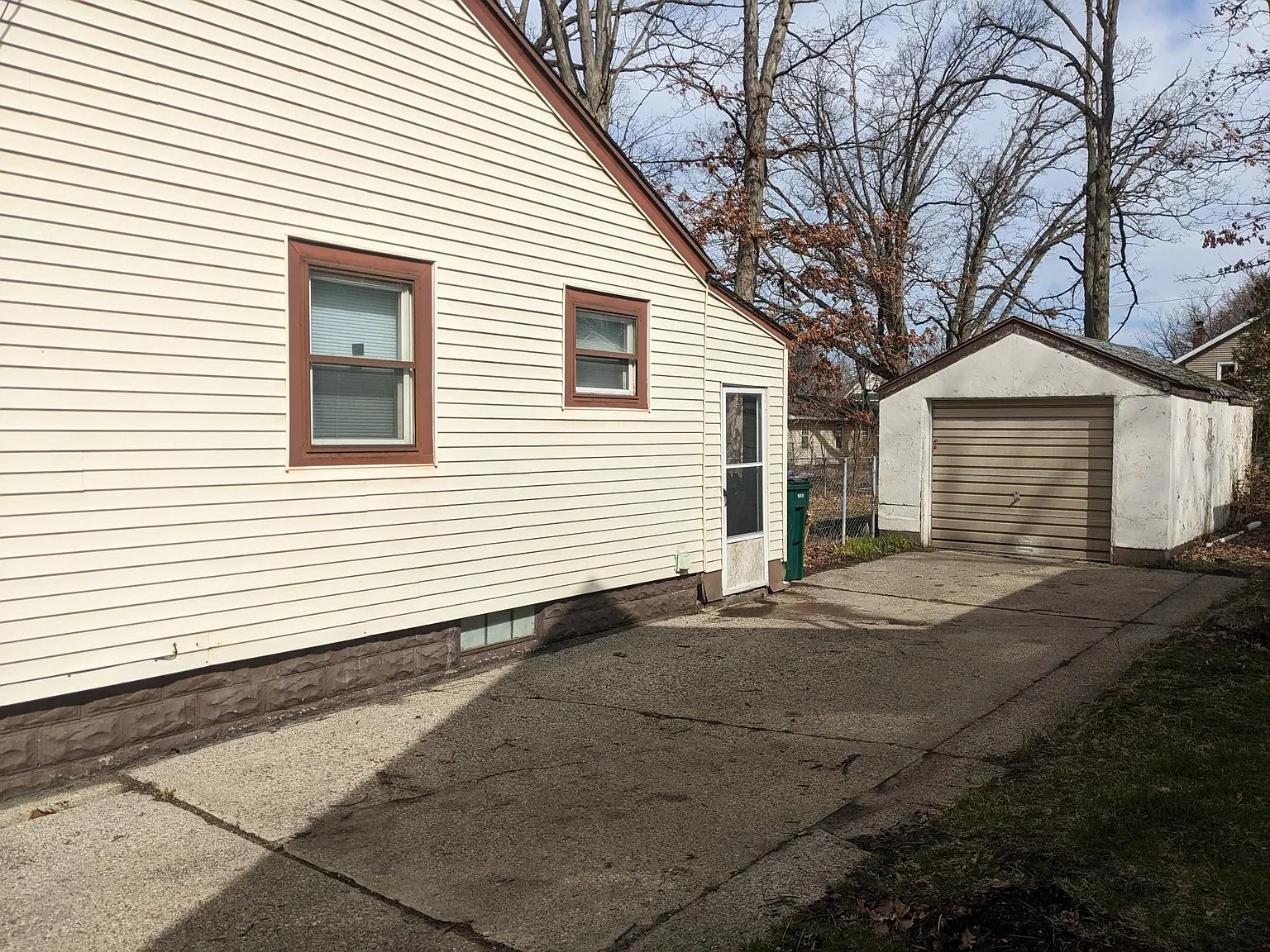 2 bed, 660 sqft, $990 — Photo 3