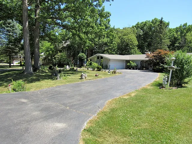 20868 Greenwood Dr photo 1