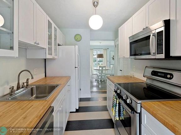 3rd image of 2755 NE 28th Ave APT C2