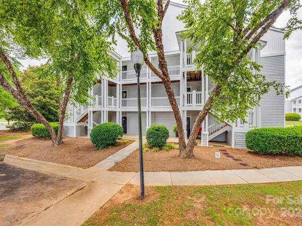 18 Hamiltons Bay Ct APT 434, Lake Wylie, SC 29710