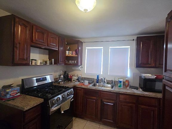4th image of 42 Sunset Drive
