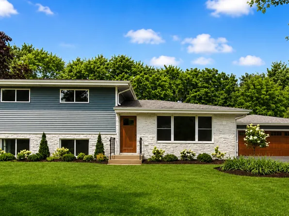 2257 Shannondale Dr, Libertyville, IL 60048