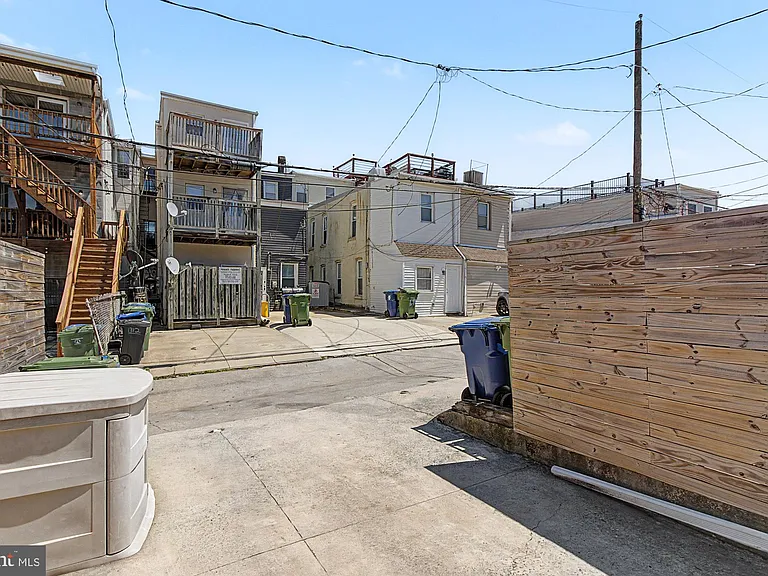 1303 Clarkson St — Photo 34