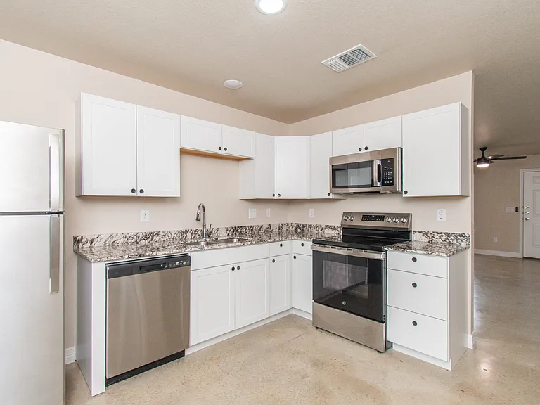 806 White Meadow Ln #B — Photo 5