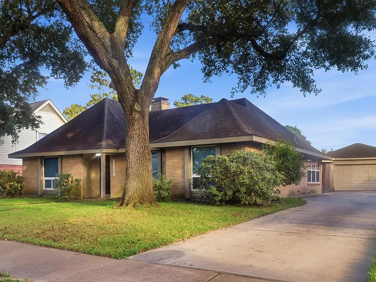 21131 Park Brook Dr — Photo 2