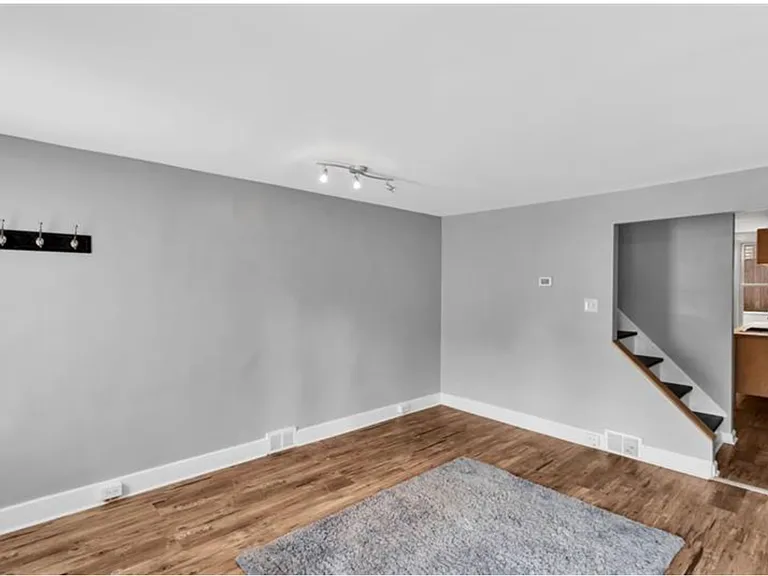 602 Middle St — Photo 5