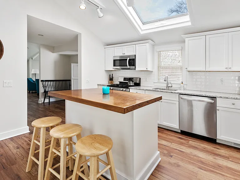20 Robinson Rd — Photo 2