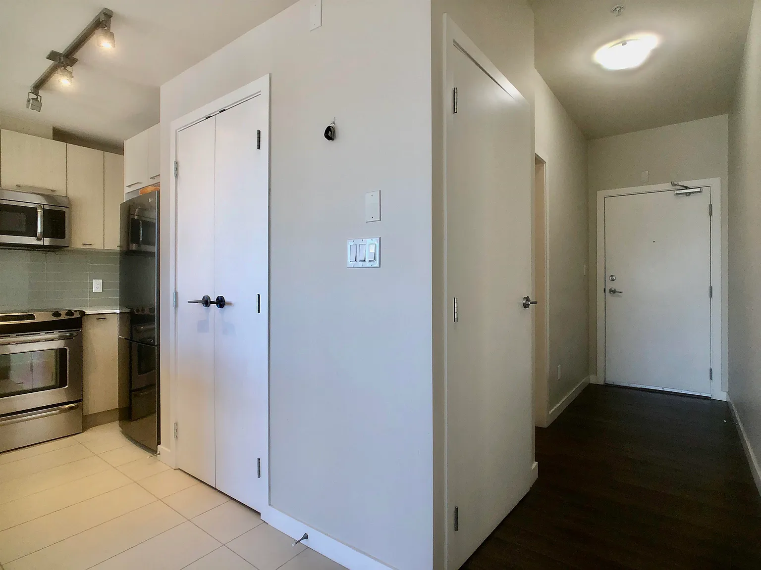 2 bed, 858 sqft, $2,900 — Photo 3