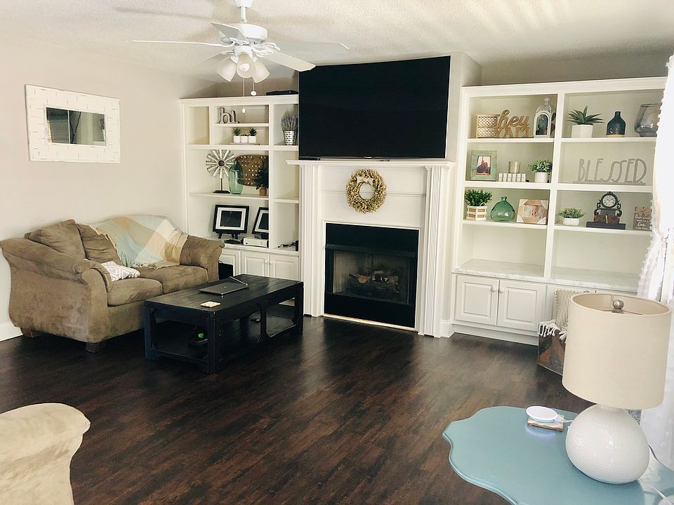 2nd image of 136 Head St