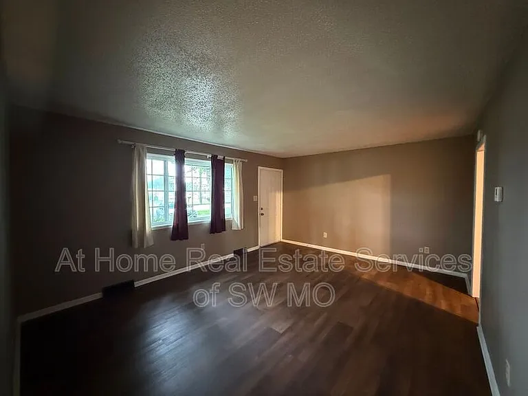 605 W Bluegrass Rd — Photo 6