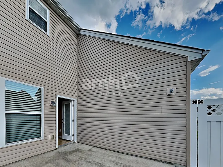 4207 N Yorkshire Sq — Photo 25