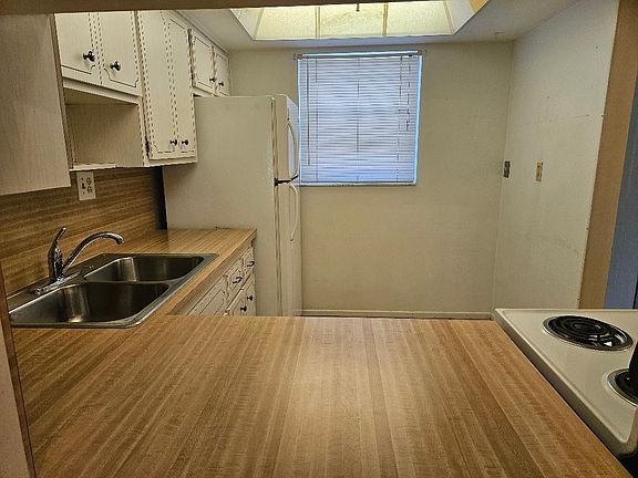 3rd image of 899 SE 2nd Avenue #119