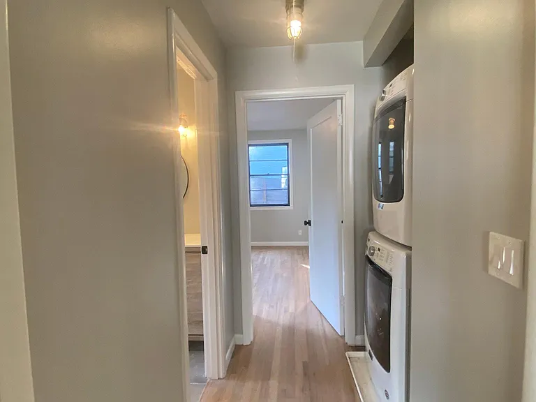 1406 Benjamin St — Photo 13