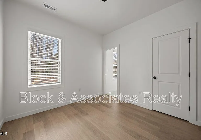 2811 Wilcox Pl #101 — Photo 6