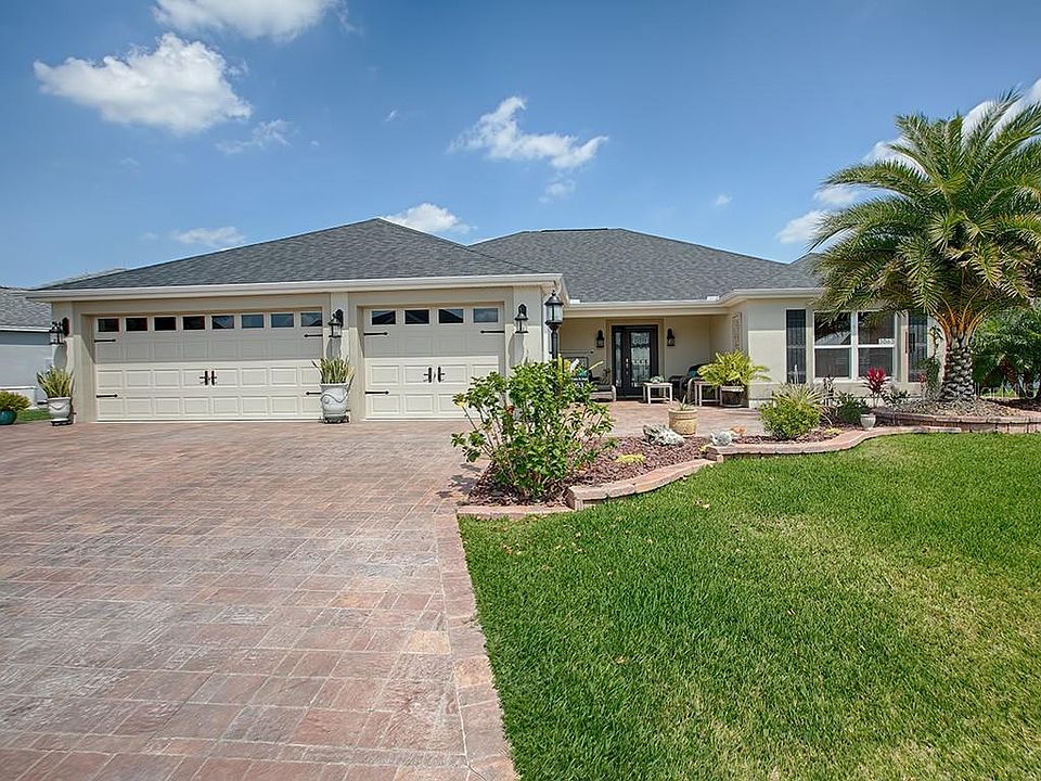 1st image of 3063 Spider Lily St